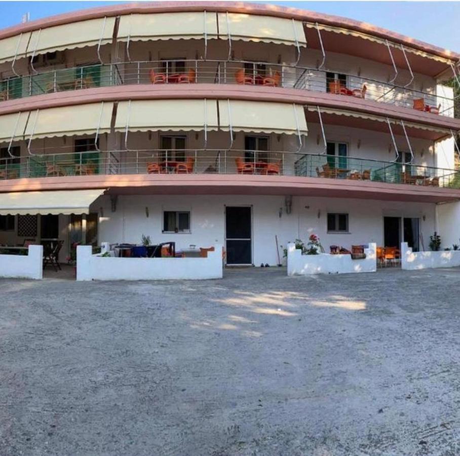 Homestay Nikol Koutsoupia Kokkino Nero